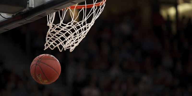 NBA篮球比赛直播画面 - 勇士队与凯尔特人队总决赛激烈对抗场景